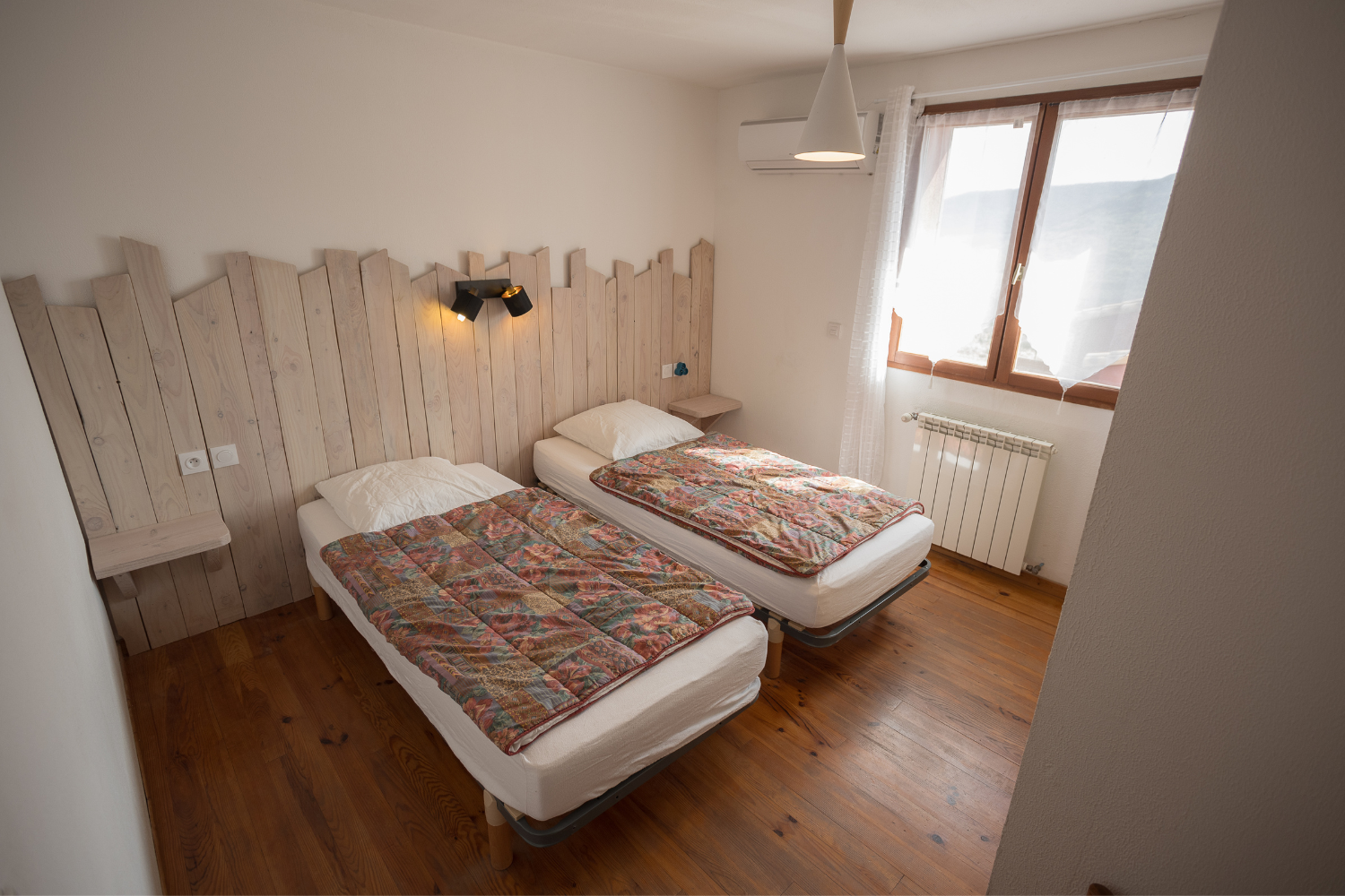 Chambre avec 2 lits du gîte Lavande