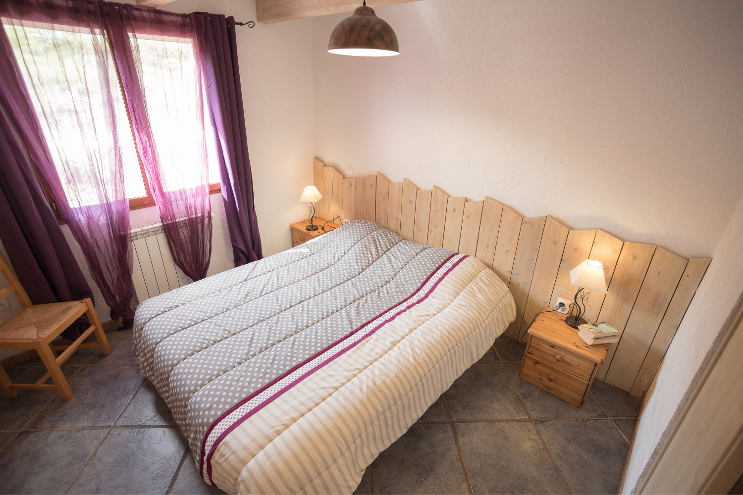 Chambre parentale du gîte Garrigue